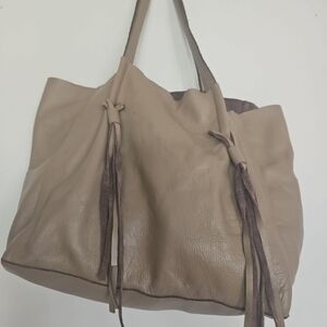 BELOW THE BELT LEATHER TOTE BAG TAN